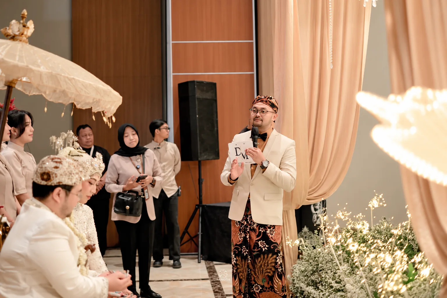 Kang Denz saat membawakan acara wedding